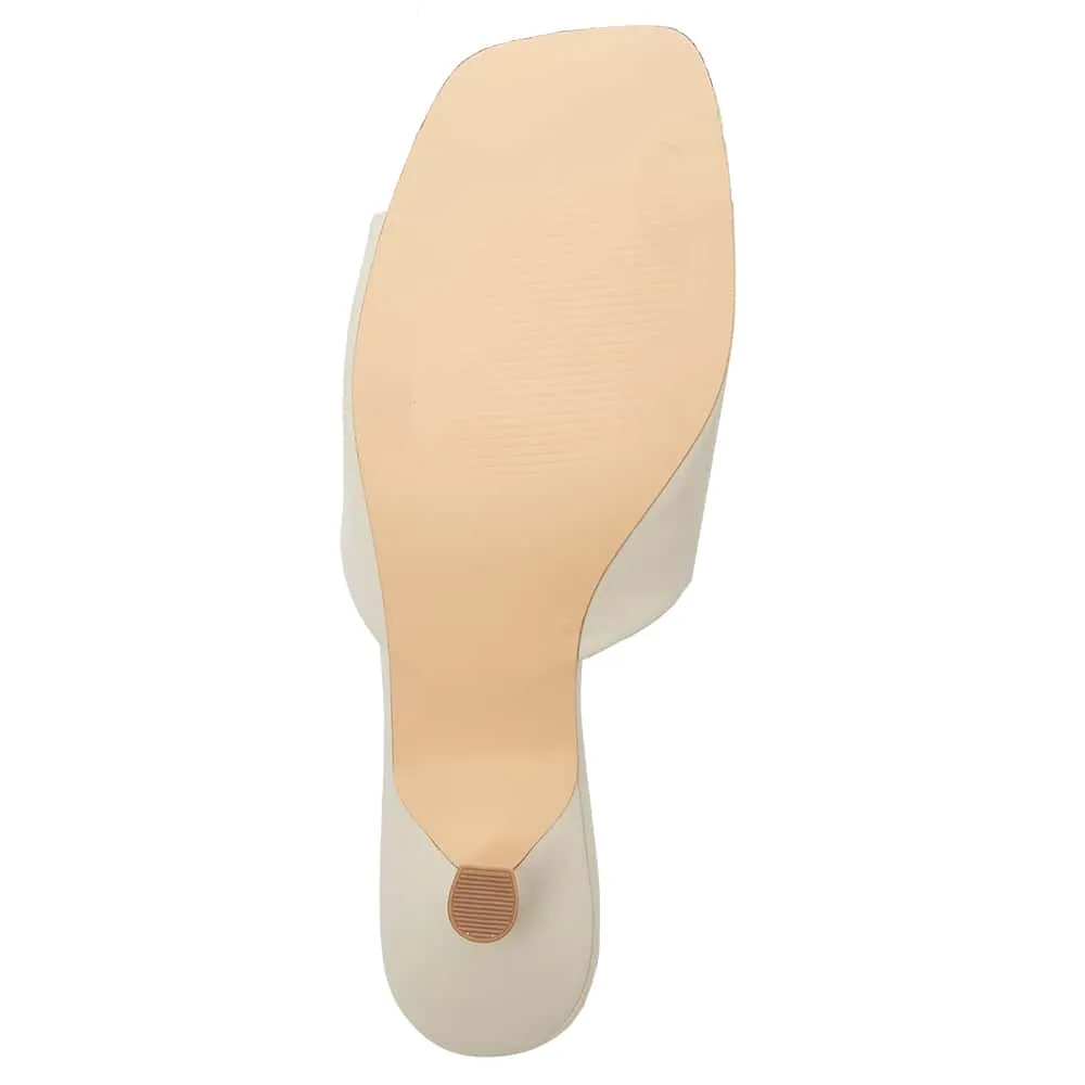 Ibiza Heel in Bone Smooth
