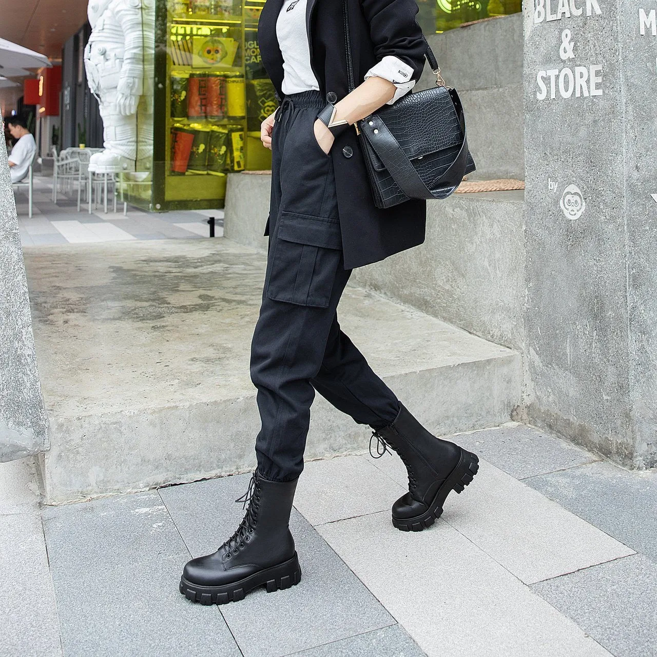 Women front-lace chunky platform short combat booties